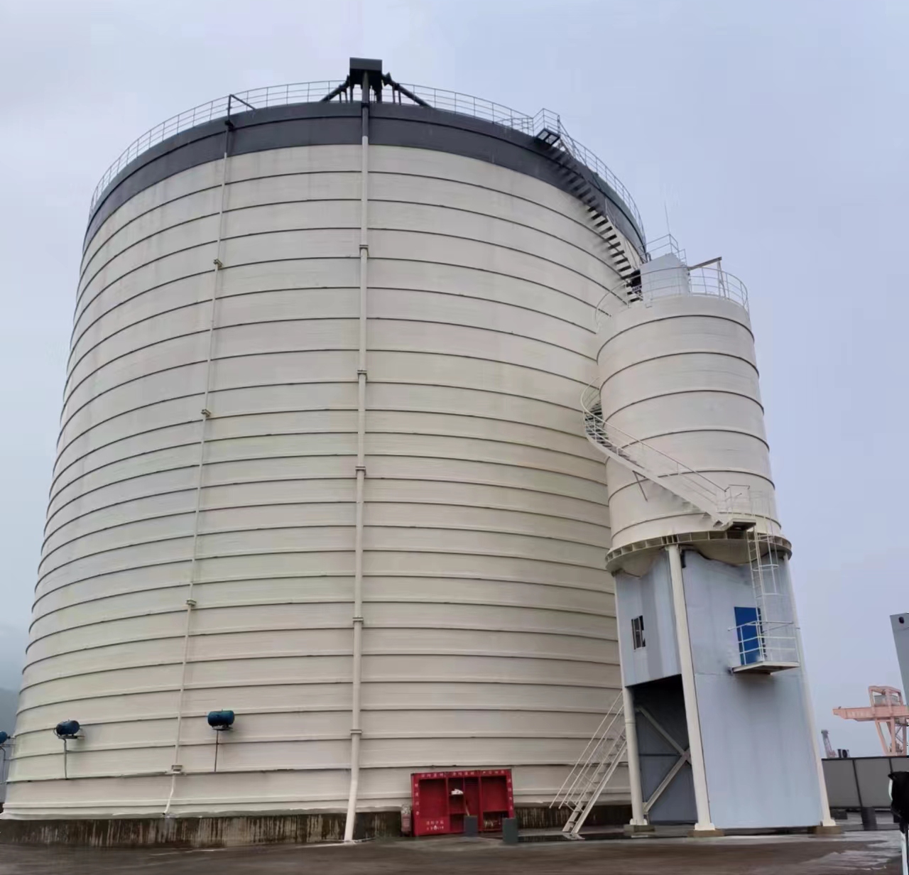 乌尔禾10万吨水泥钢板库