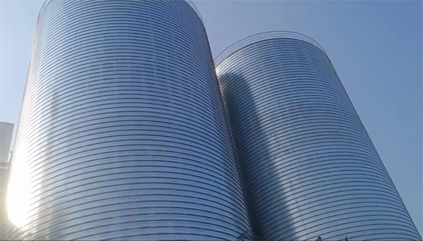 乌尔禾2座混凝土高架卷板仓